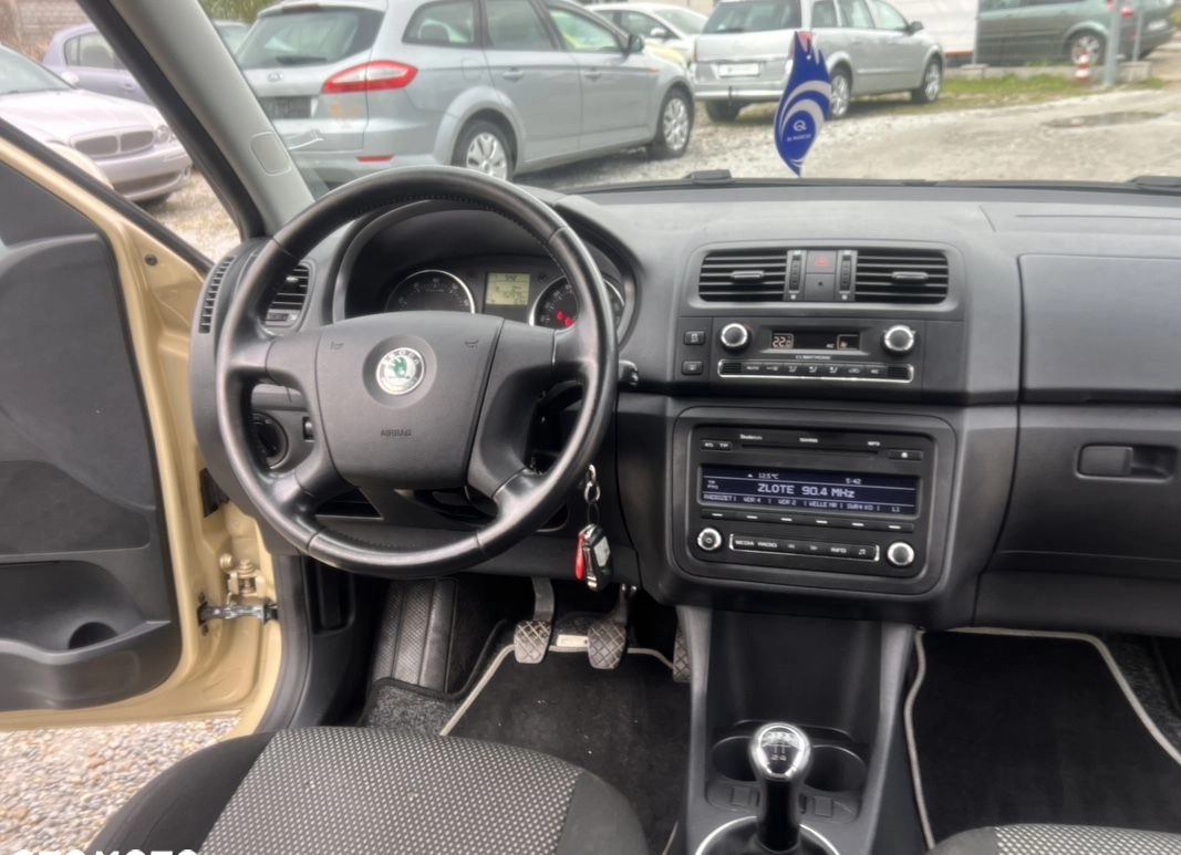 Skoda Roomster cena 22850 przebieg: 152933, rok produkcji 2013 z Ząbki małe 137